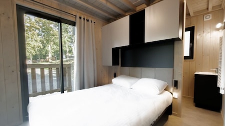 Woonkamer en keuken - Le Hameau de la Semois Slaapkamer - Le Hameau de la Semois