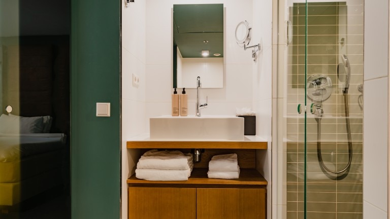 Indoor room met atriumzicht - Hotel de Hallen