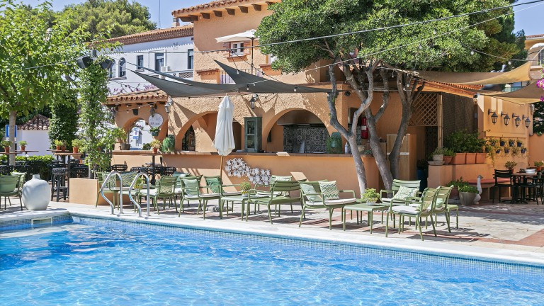 Zwembad - Van der Valk Hotel Barcarola
