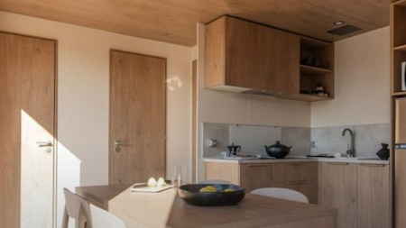 Woonkamer en keuken - RCN Vakantiepark Toppershoedje