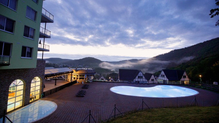 Buitenzwembad - Dormio Resort Eifeler Tor