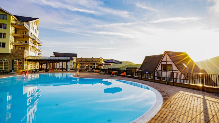 Buitenzwembad - Dormio Resort Eifeler Tor