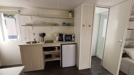 Woonkamer en keuken - Camping Floreal La Roche-en-Ardenne