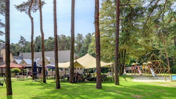 Terras en speeltuin - Camping Floreal Kempen