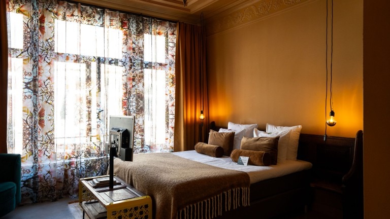 Romantic room - The Church