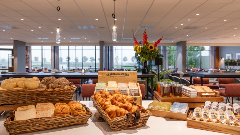 Ontbijtbuffet - Postillion Hotel Breda Biesbosch
