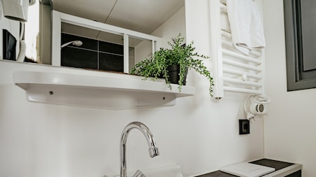 Badkamer - Huren Houseboat Uitgeest