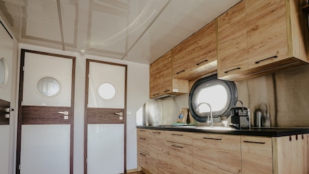 Keuken - Huren Houseboat Uitgeest