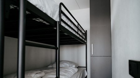 Slaapkamer - Huren Houseboat Uitgeest