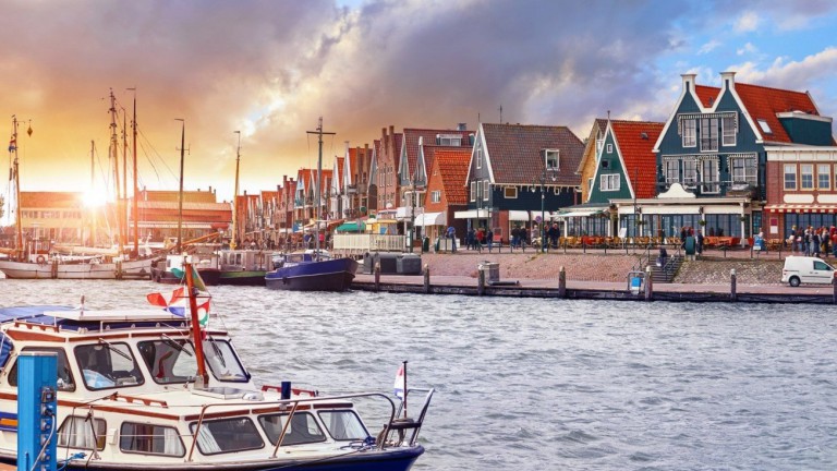 Volendam - Huren Houseboat Uitgeest