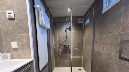 Badkamer - Huren Houseboat Lemmer