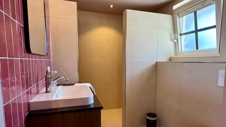 Badkamer driepersoonskamer - Hotel Restaurant Ruimzicht