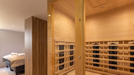 Slaapkamer en infraroodsauna - Center Parcs De Huttenheugte