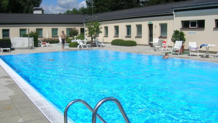 Buitenzwembad - Hotel Ottenstein