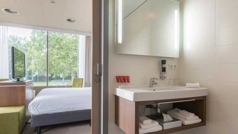 Suite double bed - Leonardo Hotel Papendrecht