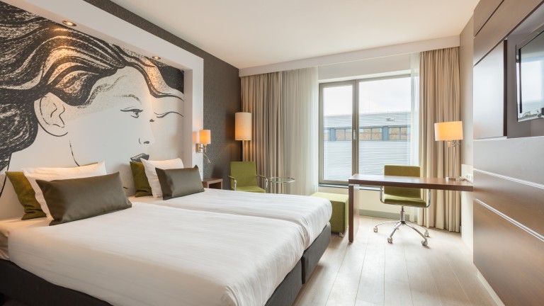 Comfort room double bed - Leonardo Hotel Papendrecht