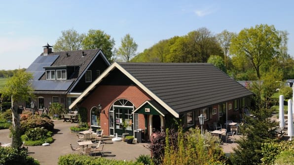Terras - Vodatent Recreatiepark de Meibeek