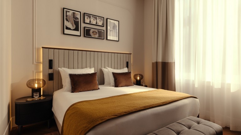 Deluxe room 1 king bed - The Manor Amsterdam