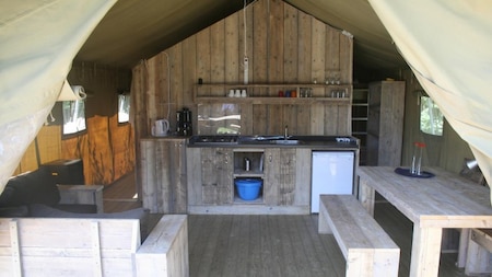 Woonkamer en keuken - Vakantiepark 't Strandheem Woonkamer en keuken - Vakantiepark 't Strandheem