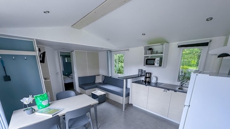 Woonkamer en keuken - Vakantiepark 't Strandheem Woonkamer en keuken - Vakantiepark 't Strandheem