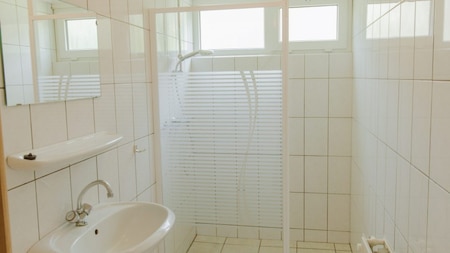 Badkamer - Vakantiepark Sallandshoeve Badkamer - Vakantiepark Sallandshoeve
