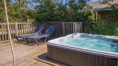 Jacuzzi - Vakantiepark Sallandshoeve Jacuzzi - Vakantiepark Sallandshoeve