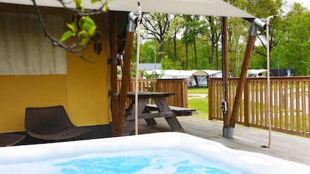 Jacuzzi - Vakantiepark Sallandshoeve Jacuzzi - Vakantiepark Sallandshoeve