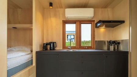 Keuken en slaapgedeelte - Camping Kogerstrand Keuken en slaapgedeelte - Camping Kogerstrand