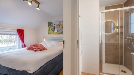 Slaap- en badkamer - Familieresort Molenwaard Slaap- en badkamer - Familieresort Molenwaard