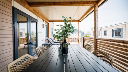 Veranda - Vakantiepark Eiland van Maurik Veranda - Vakantiepark Eiland van Maurik