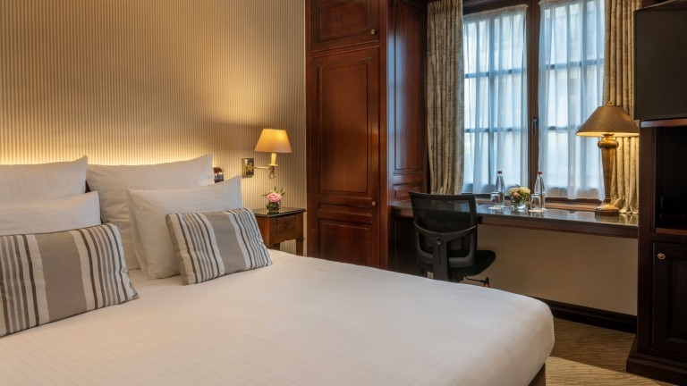 Classic queen room - Warwick Grand-Place Brussels