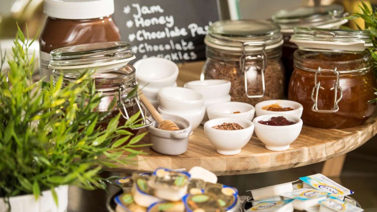 Ontbijtbuffet - Campanile Hotel Breda
