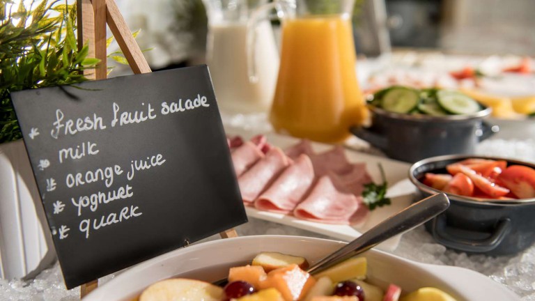 Ontbijtbuffet - Campanile Hotel Breda
