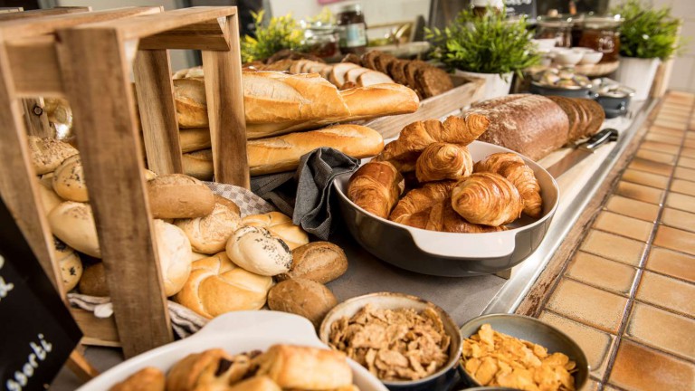 Ontbijtbuffet - Campanile Hotel Breda