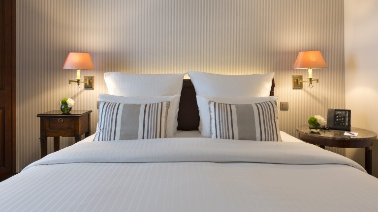 Classic queen room - Warwick Grand-Place Brussels