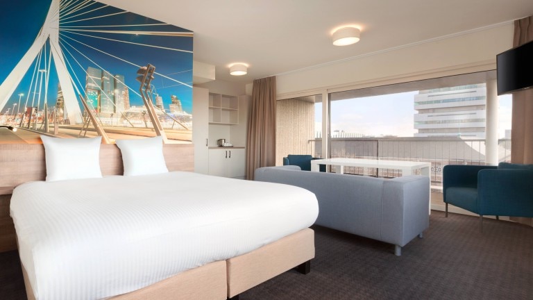Suite met balkon - Rotterdam Teleport Hotel