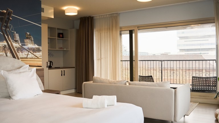 Suite met balkon - Rotterdam Teleport Hotel
