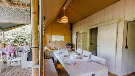 Woonkamer en veranda - Arden Parks Tulderheyde Woonkamer en veranda - Arden Parks Tulderheyde
