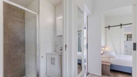 Slaap-en badkamer- Landal Park Wijdenes Slaap-en badkamer- Landal Park Wijdenes