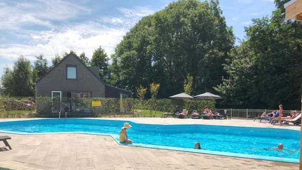 Zwembad - Recreatiepark De Wielen