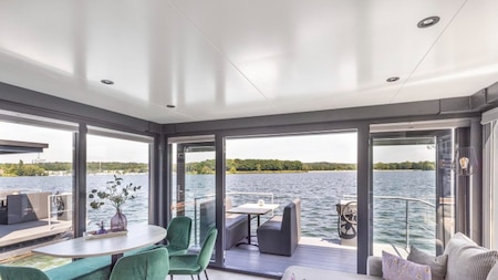 Woonkamer - Huren Houseboat MiddelaarWoonkamer - Huren Houseboat Middelaar Woonkamer - Huren Houseboat MiddelaarWoonkamer - Huren Houseboat Middelaar