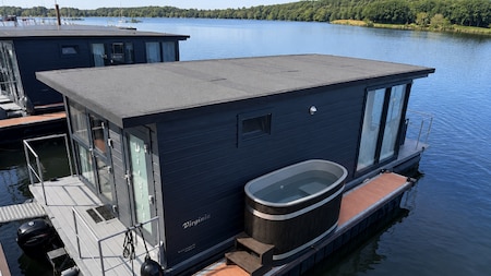 Buitenaanzicht - Huren Houseboat MiddelaarWoonkamer - Huren Houseboat Middelaar Buitenaanzicht - Huren Houseboat MiddelaarWoonkamer - Huren Houseboat Middelaar