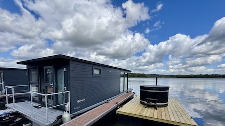 Buitenaanzicht - Huren Houseboat Marina Mookerplas Buitenaanzicht - Huren Houseboat Marina Mookerplas