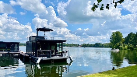 Buitenaanzicht - Huren Houseboat Marina Mookerplas Buitenaanzicht - Huren Houseboat Marina Mookerplas