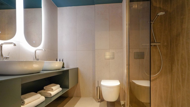 Roomy standard - Carlton Oasis