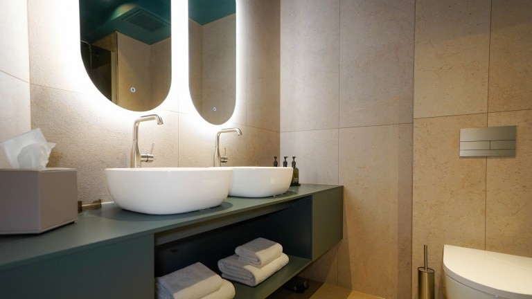 Roomy standard - Carlton Oasis