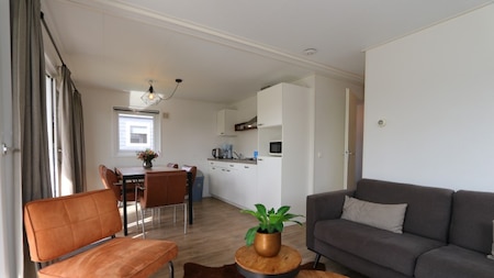 Woonkamer en keuken - EuroParcs Gulperberg