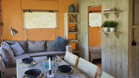 Woonkamer - Vakantiehoeve Si-Es-An Woonkamer - Vakantiehoeve Si-Es-An