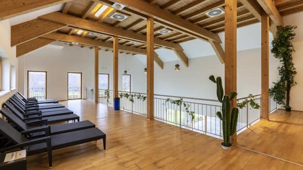 Zwembad lounge stoelen - Dormio Resort Obertraun