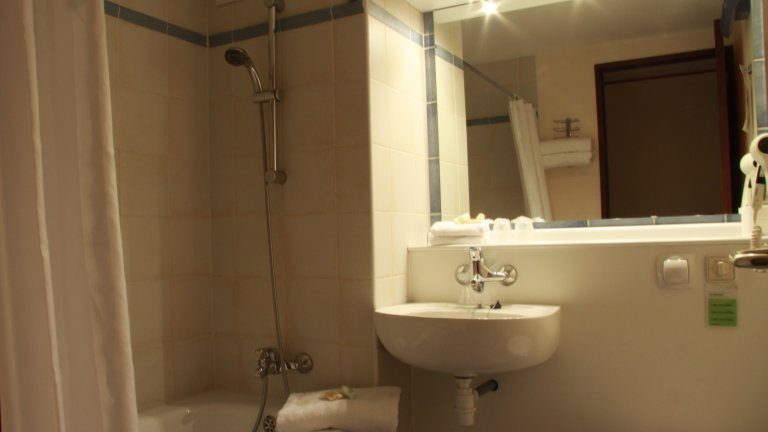 Badezimmer – Campanile Hotel Zwolle